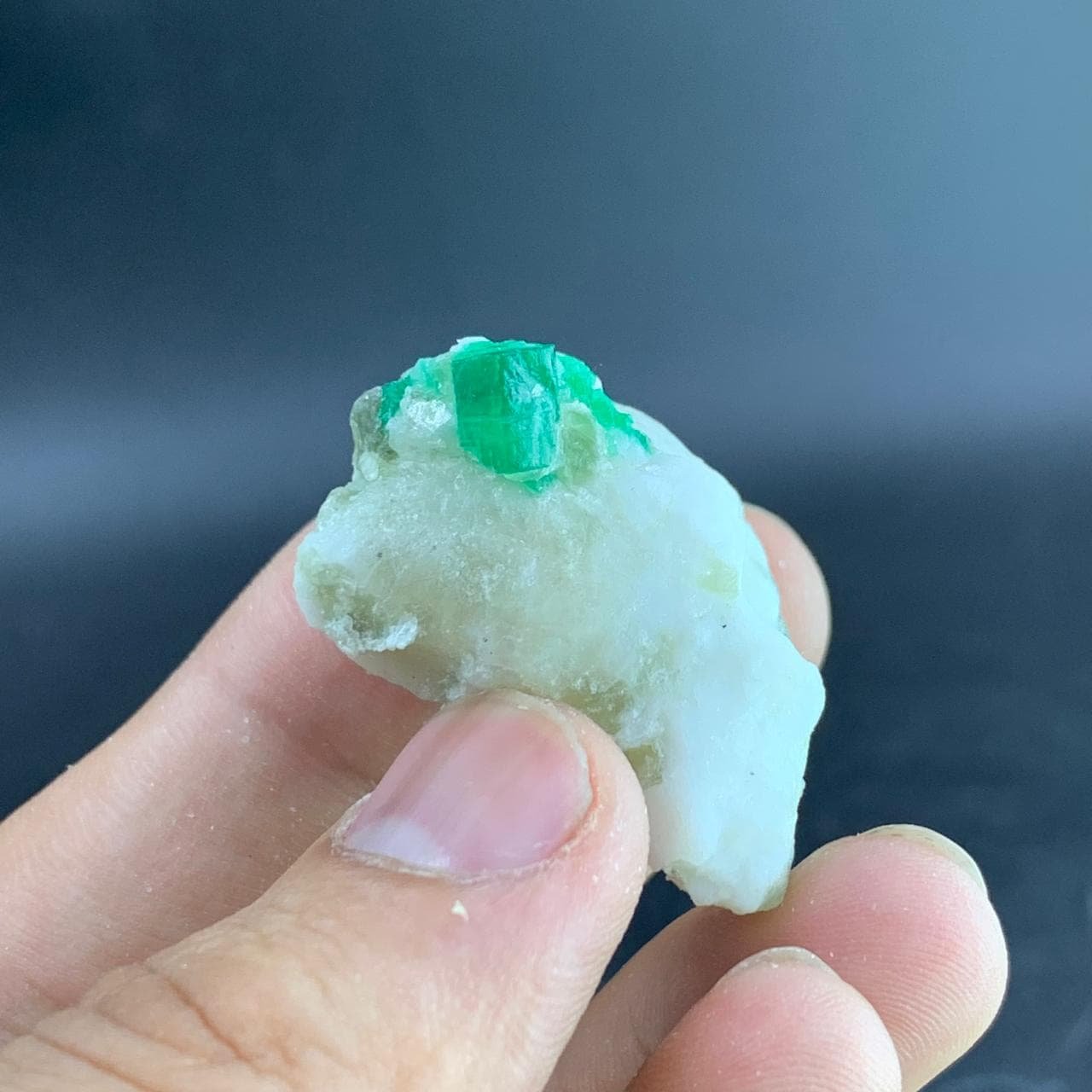 Natural Swat Emerald Crystal on Matrix Specimen 22.80 Grams | Raw Green Emerald from Pakistan | - Image 3