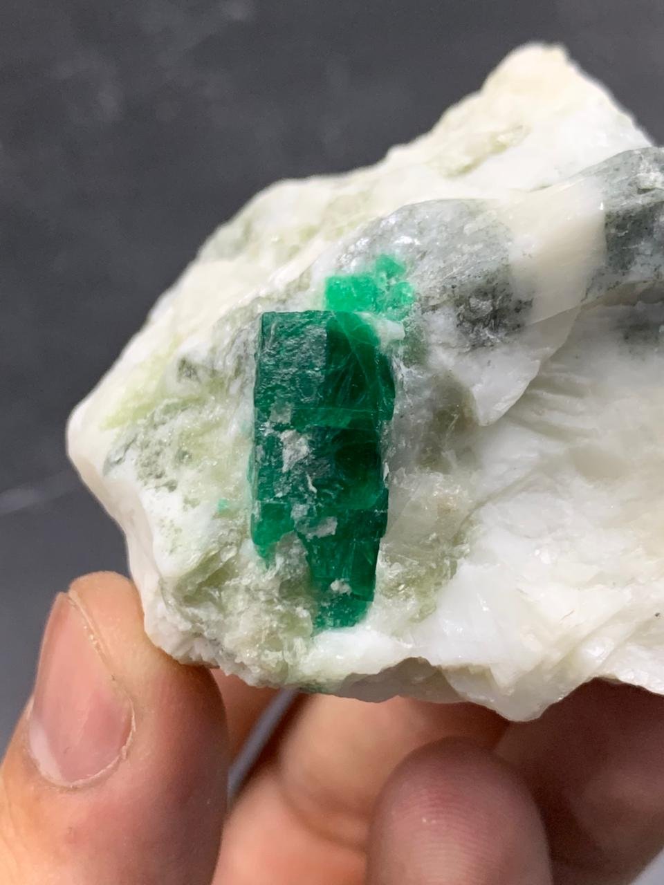Natural Swat Emerald Crystal Specimen   151g High-Quality Rough Emerald Stone