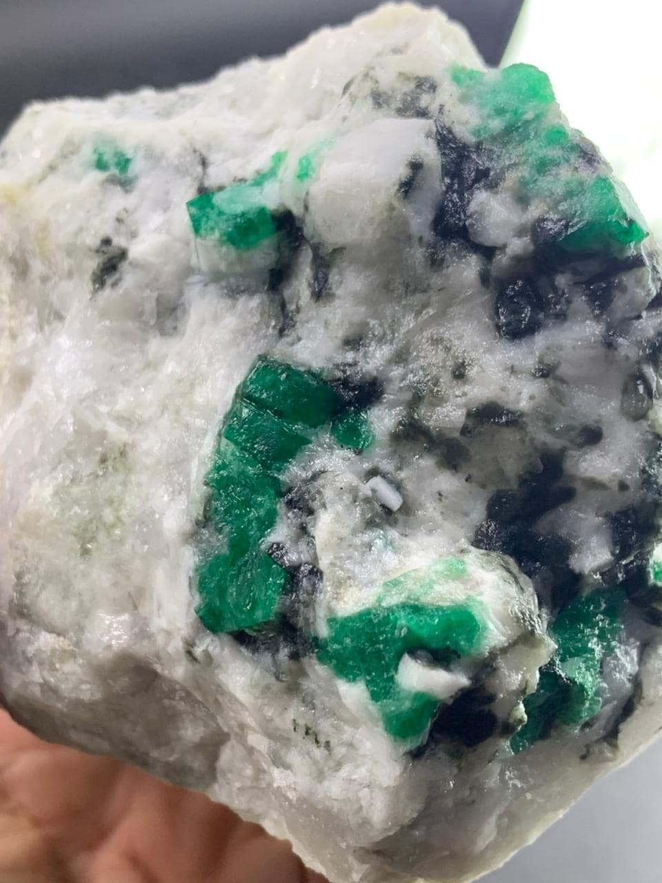 Natural Swat Emerald Crystal Specimen 760g Large Green Beryl Mineral Collector Gemstone from Swat Valley Pakistan - Image 6