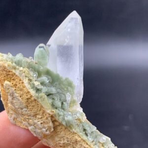Natural Quartz Crystal Specimen 47.40g Raw Clear Quartz Cluster Mineral Display Piece Healing Crystal Collectible 46x60x22 mm