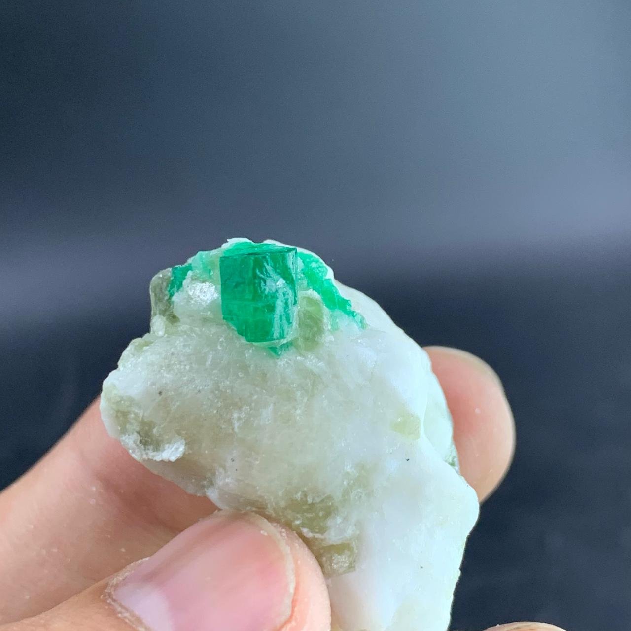 Natural Swat Emerald Crystal on Matrix Specimen 22.80 Grams | Raw Green Emerald from Pakistan | - Image 4