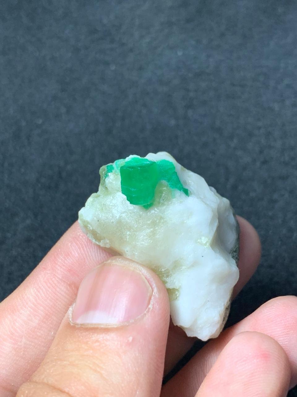Natural Swat Emerald Crystal on Matrix Specimen 22.80 Grams | Raw Green Emerald from Pakistan | - Image 5