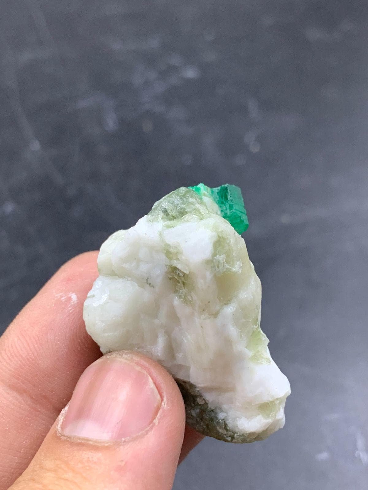 Natural Swat Emerald Crystal on Matrix Specimen 22.80 Grams | Raw Green Emerald from Pakistan | - Image 6