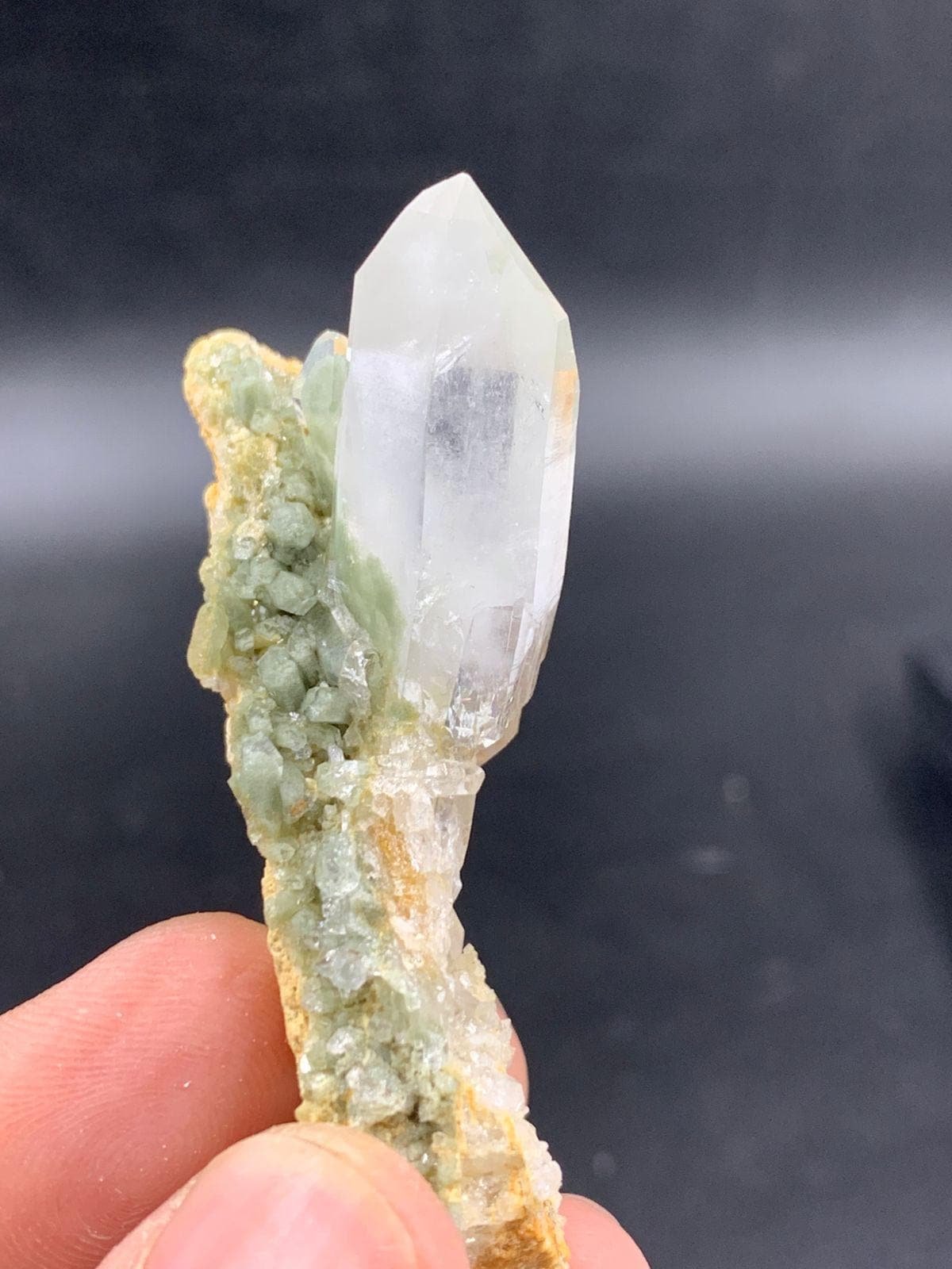 Natural Quartz Crystal Specimen 47.40g Raw Clear Quartz Cluster Mineral Display Piece Healing Crystal Collectible 46x60x22 mm - Image 4