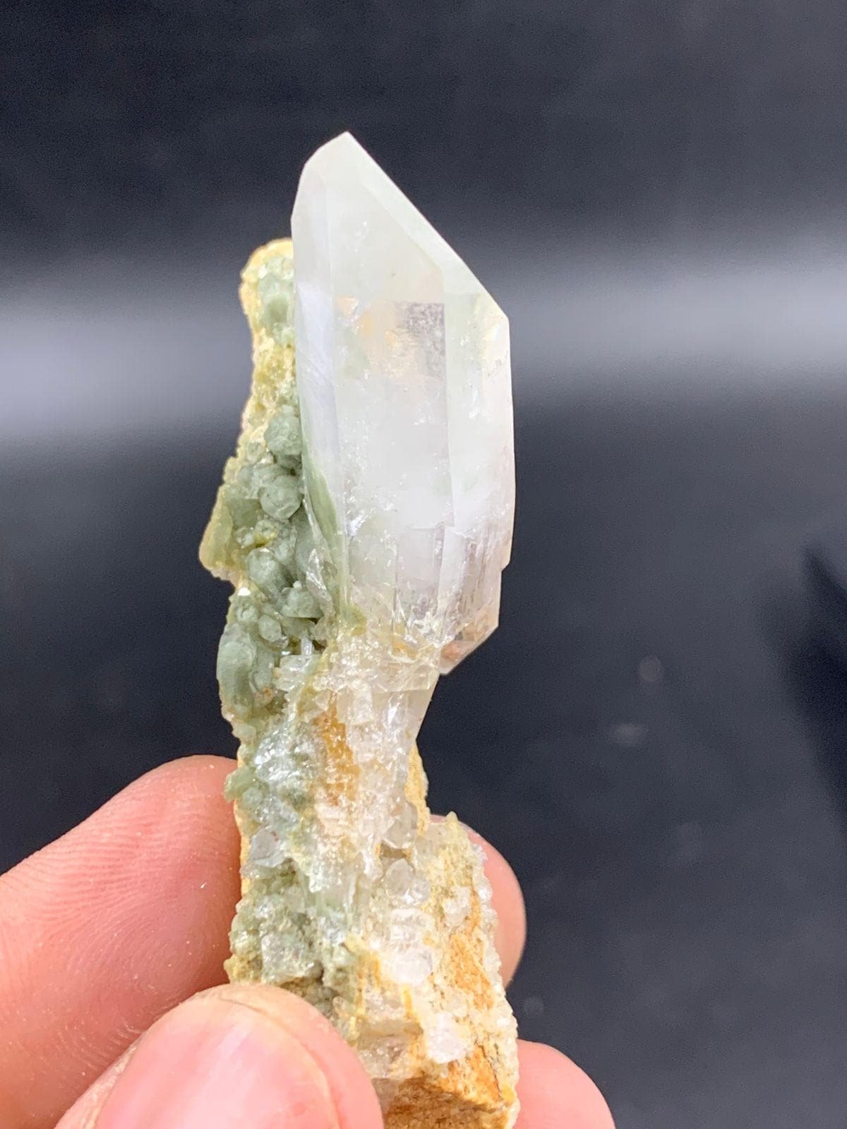 Natural Quartz Crystal Specimen 47.40g Raw Clear Quartz Cluster Mineral Display Piece Healing Crystal Collectible 46x60x22 mm - Image 5