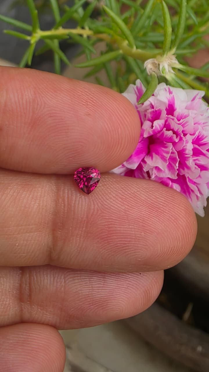 Pinkish-Red Heart Cut Tourmaline (0.70 ct) - Image 4