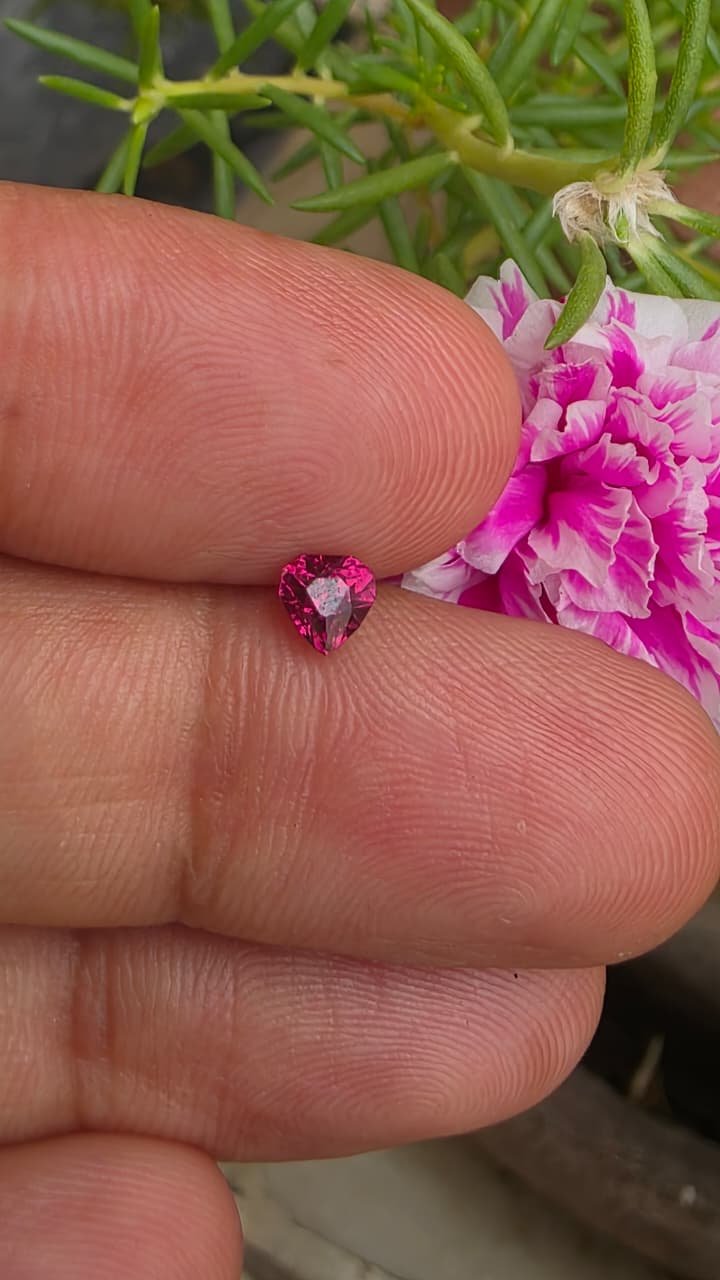 Pinkish-Red Heart Cut Tourmaline (0.70 ct) - Image 5