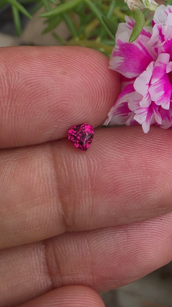 Pinkish-Red Heart Cut Tourmaline (0.70 ct)